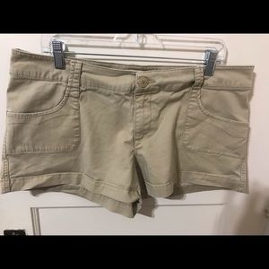 Mossimo size 17 tan shorts